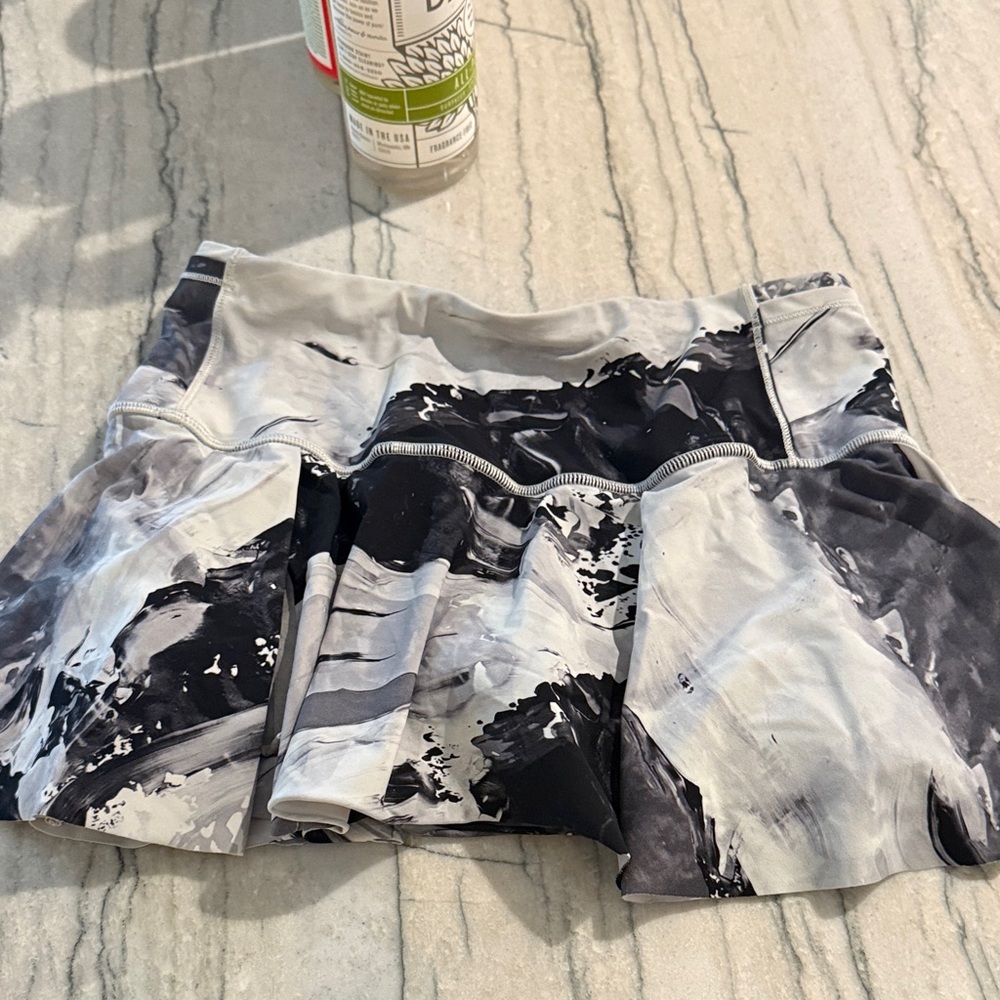 Lululemon Athletica Black and White Abstract Skirt